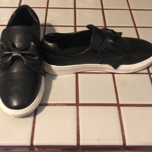 Leather tennis shoes